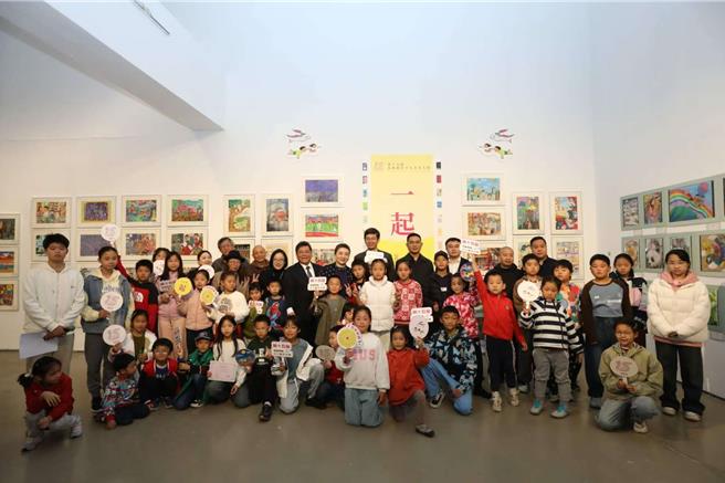 以「一起」为主题，第15届海峡两岸少儿美术大展今天在北京开幕。（照片由主办单位提供）
