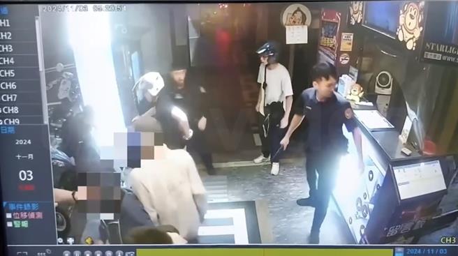 新北市永和區永和路二段某KTV今（3）日凌晨發生一起16人鬥毆事件，其中35歲吳姓男子、37歲林姓男子遭24歲何姓男子用西瓜刀砍傷。（永和警分局提供）