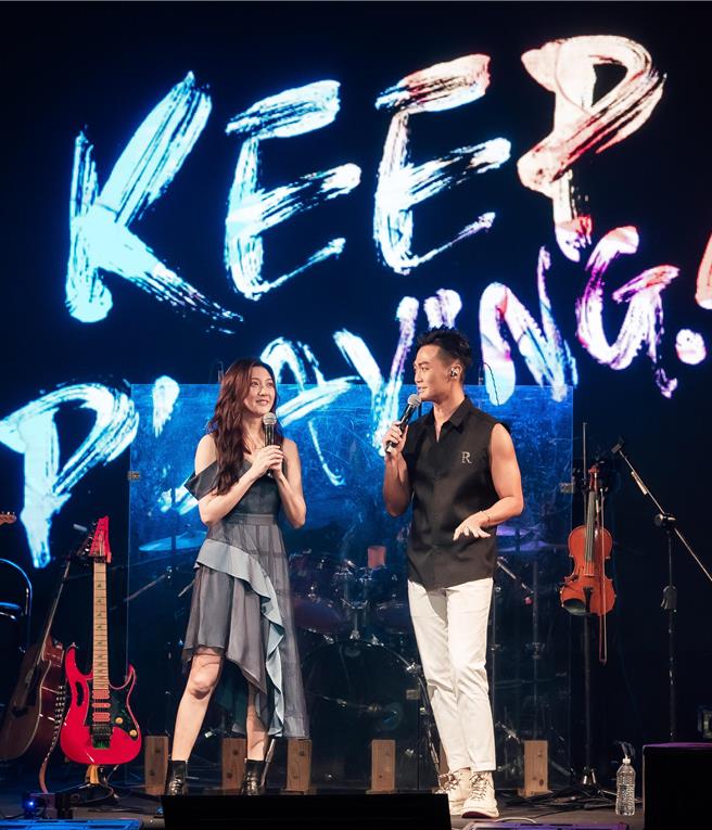 林逸欣（左）3日邀请林俊逸担任演唱会嘉宾。（鑫羽工作室提供）