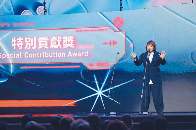 伍佰2日出席金音奖典礼颁发特别贡献奖。（尤嬿妮摄）