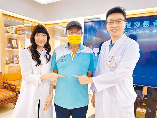 陈先生（中）因肝癌復发，经台中荣总跨部科合作治疗后，目前处于完全治癒状态。（中荣提供／林周义台北传真）