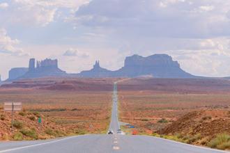 史诗般的公路旅行！从凤凰城到纪念碑谷的红色岩石之旅
