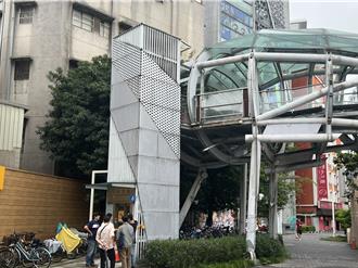 板橋遊龍陸橋電梯墜落釀2傷 區公所道歉了！承諾負責