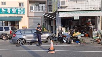 台南保安市場車禍！ BMW駕駛疑身體不適撞冰塊店受傷