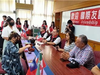 台中高中生泡茶奏二胡 驚艷墨西哥交流團