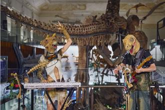 「恐龙的皮」揪金曲歌后助阵！自嘆人类社会难生存