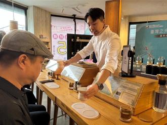  歐客佬2品項「買1送1」 歡慶虹吸咖啡大賽奪世界冠軍
