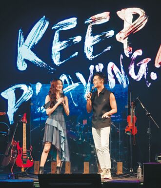 林逸欣揪林俊逸嗨歌