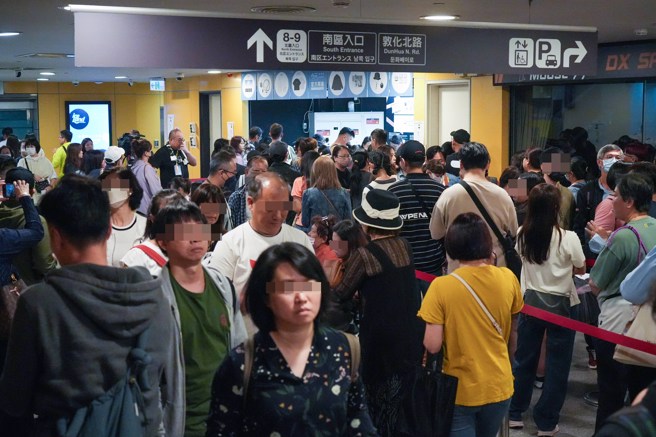 劉德華首場強碰康芮颱風襲台臨時取消，讓已經趕到現場的歌迷相當不滿。（圖／中時資料照）