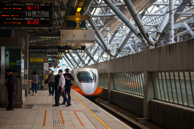 昨一辆北上的高铁列车，第12车厢突有旅客癫痫发作，过程让车上其他乘客目睹，直呼很感动。（示意图，shutterstock／达志）