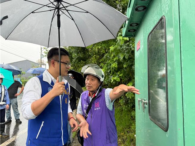 桃園市山腳地區自來水管線長年不足，導致當地民眾用水困擾，終於在上個月增設了自來水管中加壓站，解決民眾用水問題。（圖／國民黨桃園市議員錢龍）