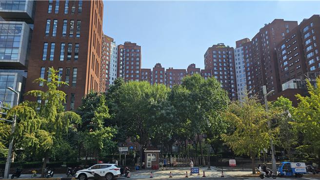 北京楼市新政满月效果显着，10月二手房卖了1.7万多套，创19个月新高。（蓝孝威摄）