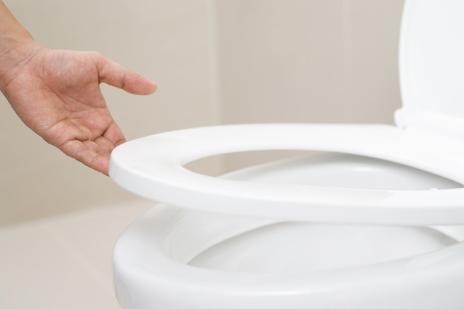 美国亚利桑那州大学研究指出，智慧型手机竟比马桶坐垫还要脏10倍。（示意图：Shutterstock／达志）
