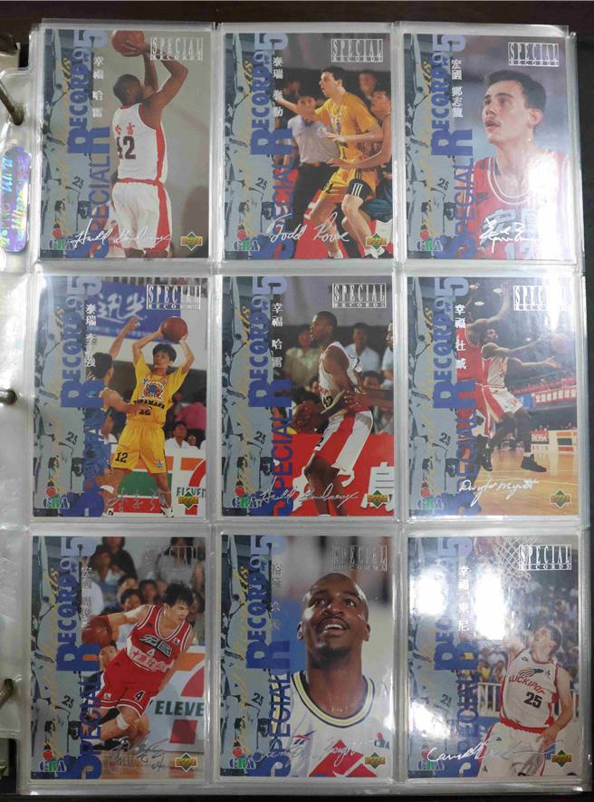 职篮元年球员卡大全套等，当天低于市场交易行情的底价打对折就可买到。(执行署嘉义分署提供／吕妍庭嘉义传真)