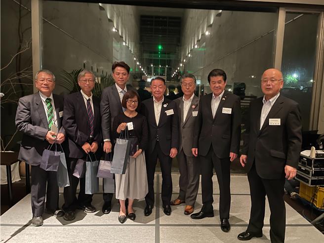 野柳地质公园于2014年与日本美弥市秋吉台地质公园缔结为姊妹公园，为庆祝双方10年情谊，野柳地质公园总经理汤锦惠率团出访，与秋吉台地质公园进一步交流。（野柳地质公园提供）