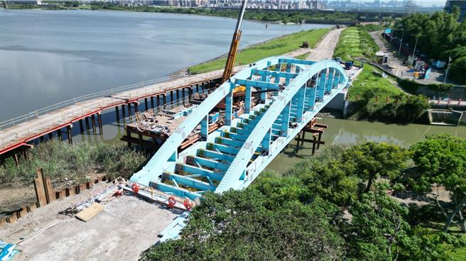 观音坑溪桥重建工程预计11月中旬开放通行。（新北市高滩地工程管理处提供）