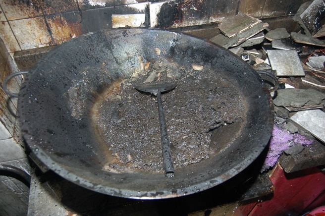 消防局提醒民眾，烹煮食物應選擇安全爐具。（圖 / 台北市消防局提供）