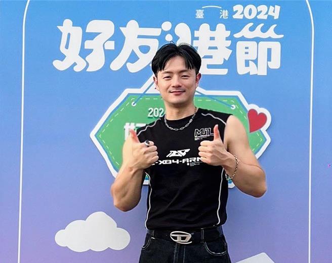 郑尹翔受邀为好友港节献声。（财团法人臺港经济文化合作策进会提供）