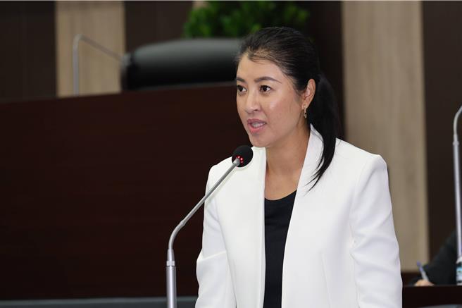 南投縣今年截至9月受理2400多件詐騙案，詐騙總金額高達9億多元，引發多名民代關切，南投縣長許淑華強調多管齊下宣導反詐騙。（楊靜茹攝）