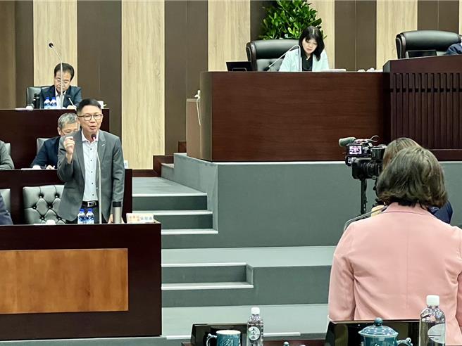 南投縣今年截至9月底受理2400多件詐騙案，詐騙總金額高達9億多元，議員4日在縣政總質詢關心詐騙猖獗問題。（楊靜茹攝）