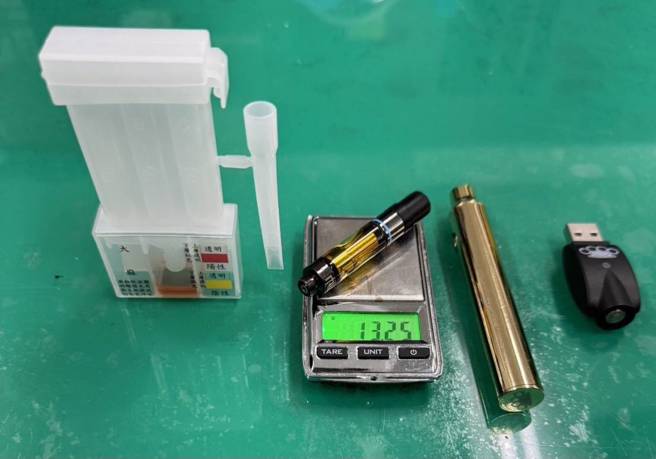 31歲林姓駕駛持有第二級毒品大麻菸彈。（圖／簡銘柱翻攝）