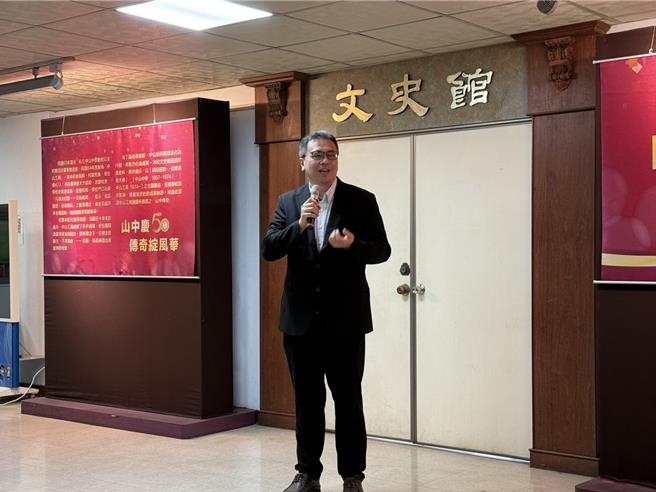 吴毓庭当年因为不爱念书遭退学，转学至中山工商就读，碰见恩师刘婷玉，让他在短短2年内成绩翻转，成为中山工商第1位考上台大的毕业生。（纪爰摄）