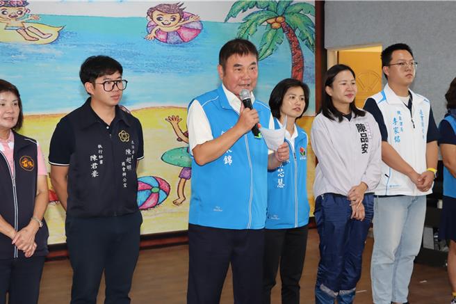 2024年11月4日苗栗縣／苗栗縣通霄鎮啟明國小受邀參加捷克第21屆國際子令藝術節，學生們以陶笛、節令鼓和跳鼓陣表演，並在波蘭的養老院和育幼院義演，展現媽祖與客家文化。(苗栗縣政府提供／呂麗甄苗栗傳真）