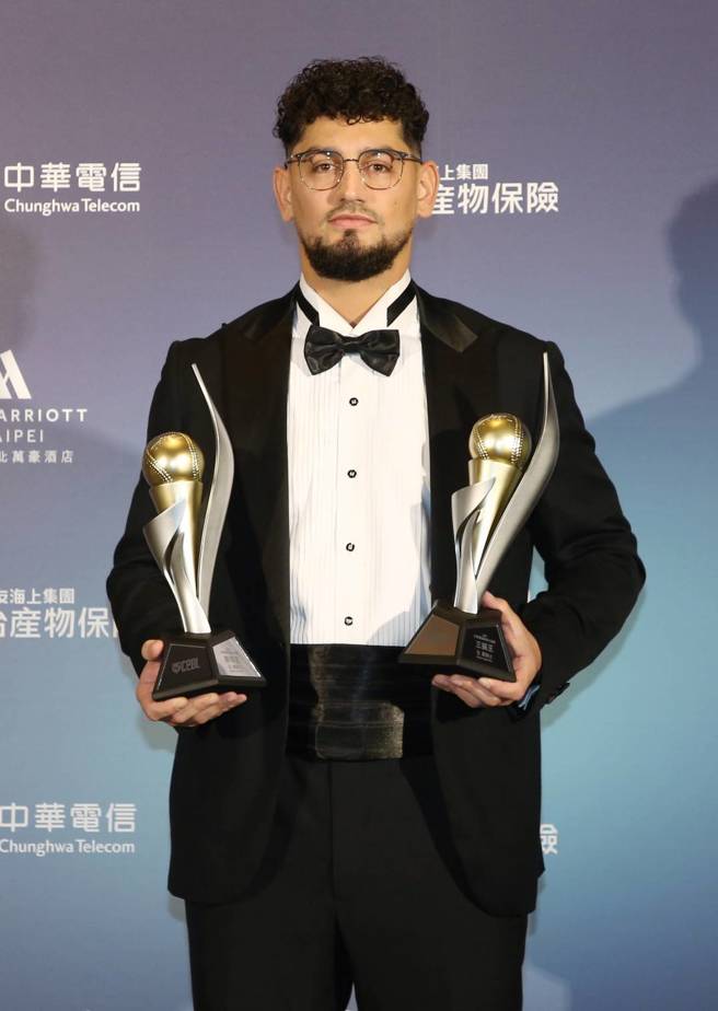 统一狮洋投胜骑士。（赵双杰摄）