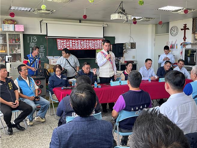 台东志航基地噪音补偿金制度不周，立委黄仁邀集国防部、地方民意代表及里长举行协调会。（萧嘉蕙摄）