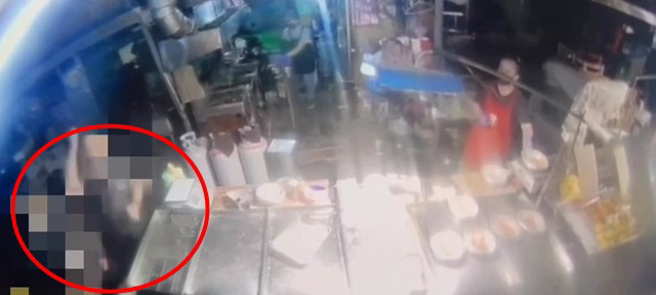 台北市士林社子市场4名摊商因摊位承租问题发生激烈衝突，并已演变为肢体衝突。（图／简铭柱翻摄）