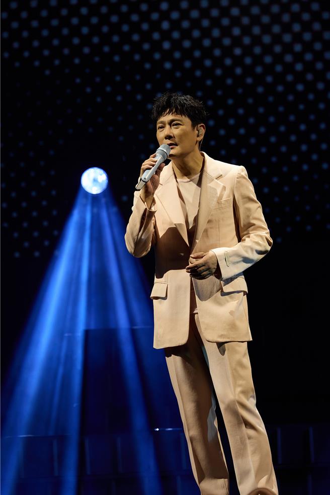 張信哲日前重返成都舉辦演唱會。（潮水音樂提供）