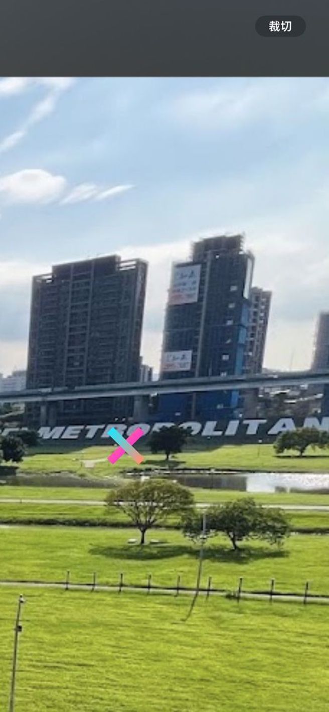 新北市议员彭佳芸在脸书贴文指出该名暴露狂出没在大都会公园。（翻摄自彭佳芸脸书）