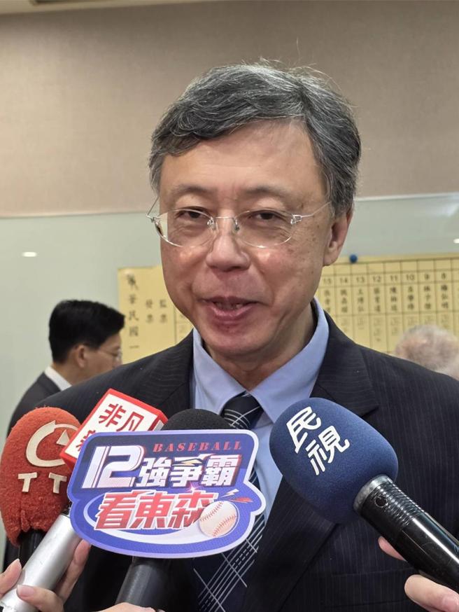 长荣海运总经理吴光辉表示，市况能见度不高，但运价比预期好，货量也没有想像少。图／邱莉玲