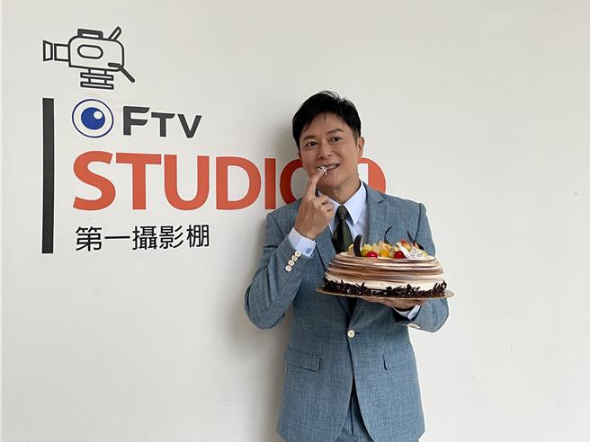 王燦被送上生日驚喜。（民視提供）