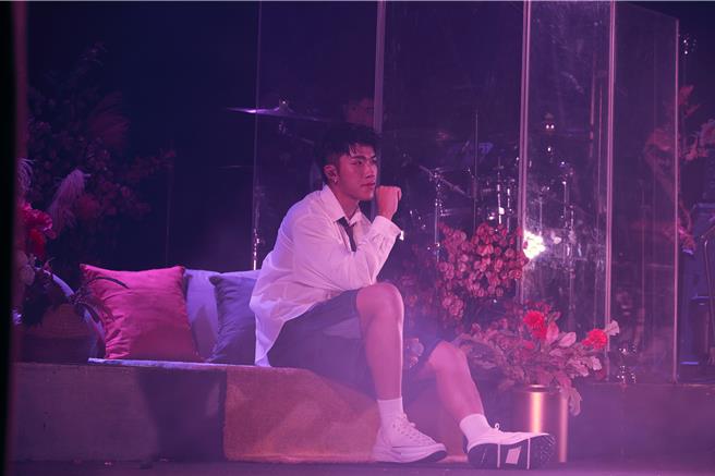 王ADEN日前在台北華山Legacy開唱。（愛騰音樂、KKLIVE提供）