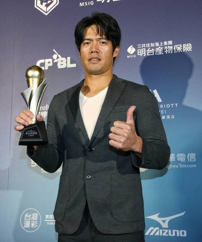 乐天桃猿林智平夺东山再起奖。（赵双杰摄）