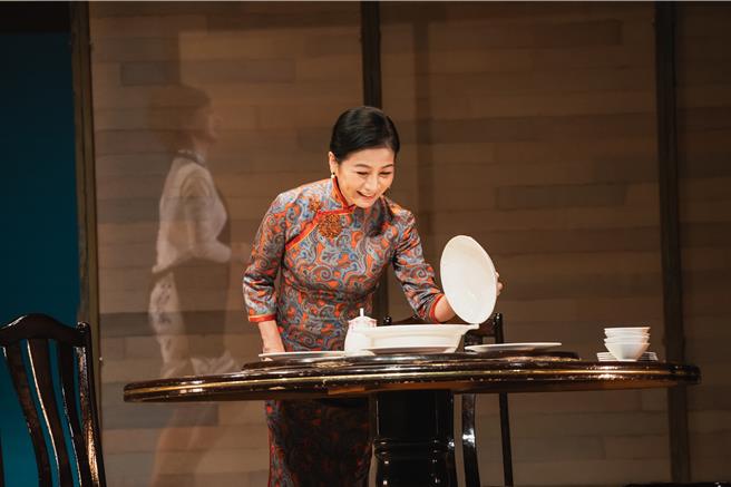 《時光の手箱：我的阿爸和卡桑》主演方文琳有自己的拿手菜。（影想文化藝術基金會提供）