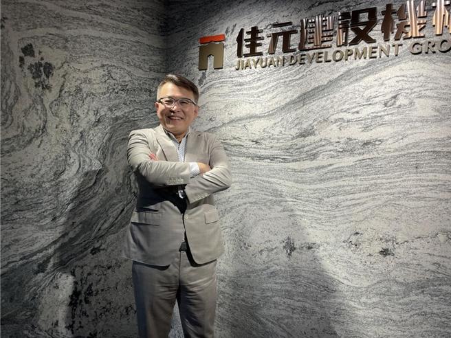 都更危老整合高手佳元建设董事长蔡锡全最新力作「佳元当代美术馆」，每坪实价已突破144万元，创路段新高。图／蔡惠芳