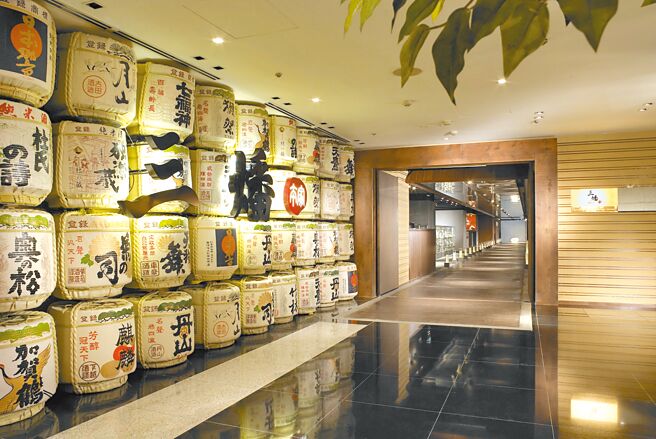 日本三重縣柿安料亭總店此次於台北晶華合作，推出吃珍珠粉長大的「柿安真珠牛」來台，即日起至10月26日三燔本家將推出「柿安真珠牛究極之宴」。圖／台北晶華酒店提供