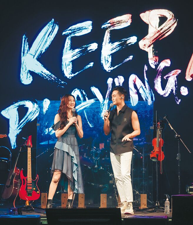 林逸欣（左）3日邀請林俊逸擔任演唱會嘉賓。（鑫羽工作室提供）