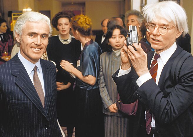 伯爵传人YVES PIAGET（左）与安迪沃荷有着深厚情谊。（PIAGET提供）