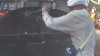 惡嫌倒車衝撞遭開13槍攔停 警查獲安毒與喪屍煙彈