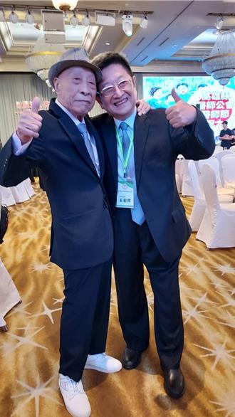 人瑞醫師現身醫師節活動 曾強忍開刀疼痛治療病患