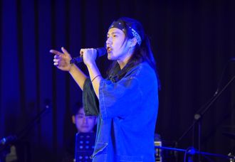 陈子鸿举办冬季演唱会 台湾排名第一YouTuber奇轩首开金嗓