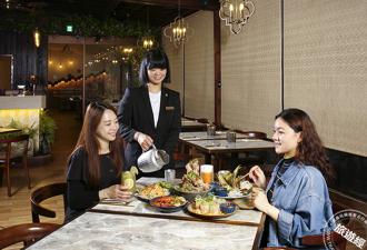 台北花園大酒店聖誕優惠 4人同行自助餐788元起、贈聖誕薑餅人