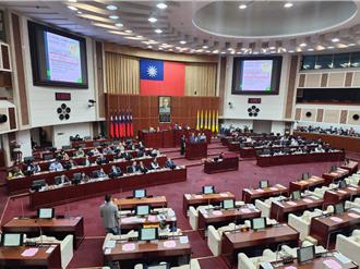 蒋万安国庆升旗预算是柯市府3.9倍 议员怒批「当盘仔」