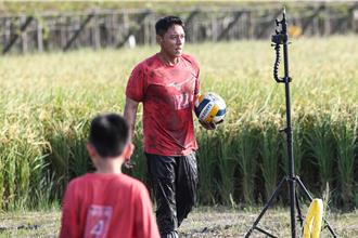 打排球「擦槍走火動怒了」？  鄭人碩急否認：我不是真的角頭！