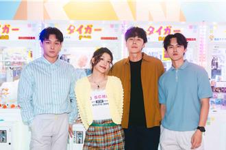 「没有才能」主唱被帅男眼神成功勾引 当场超娇羞