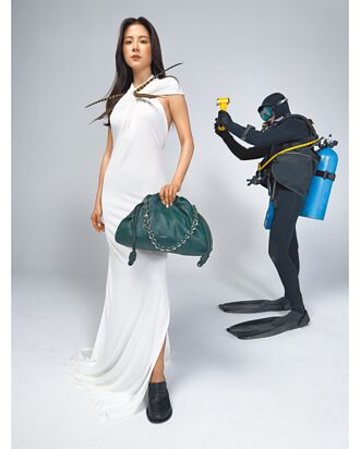 Loewe幽默出击 早春广告搞颠覆