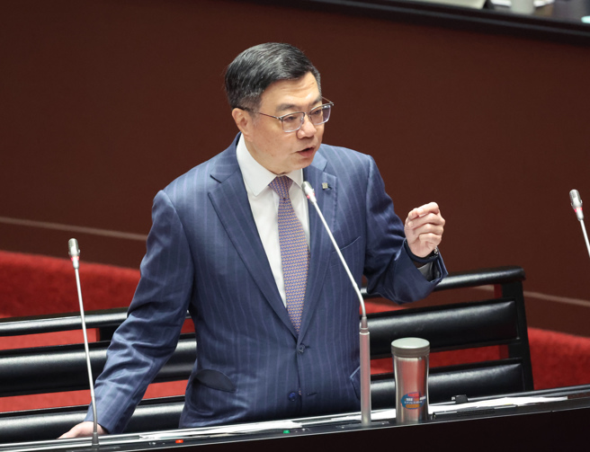 针对中央政府总预算案，行政院长卓荣泰5日前往立法院备询。（姚志平摄）